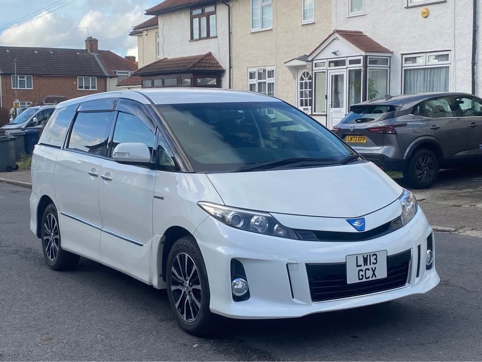 2013 Toyota Estima Hybrid